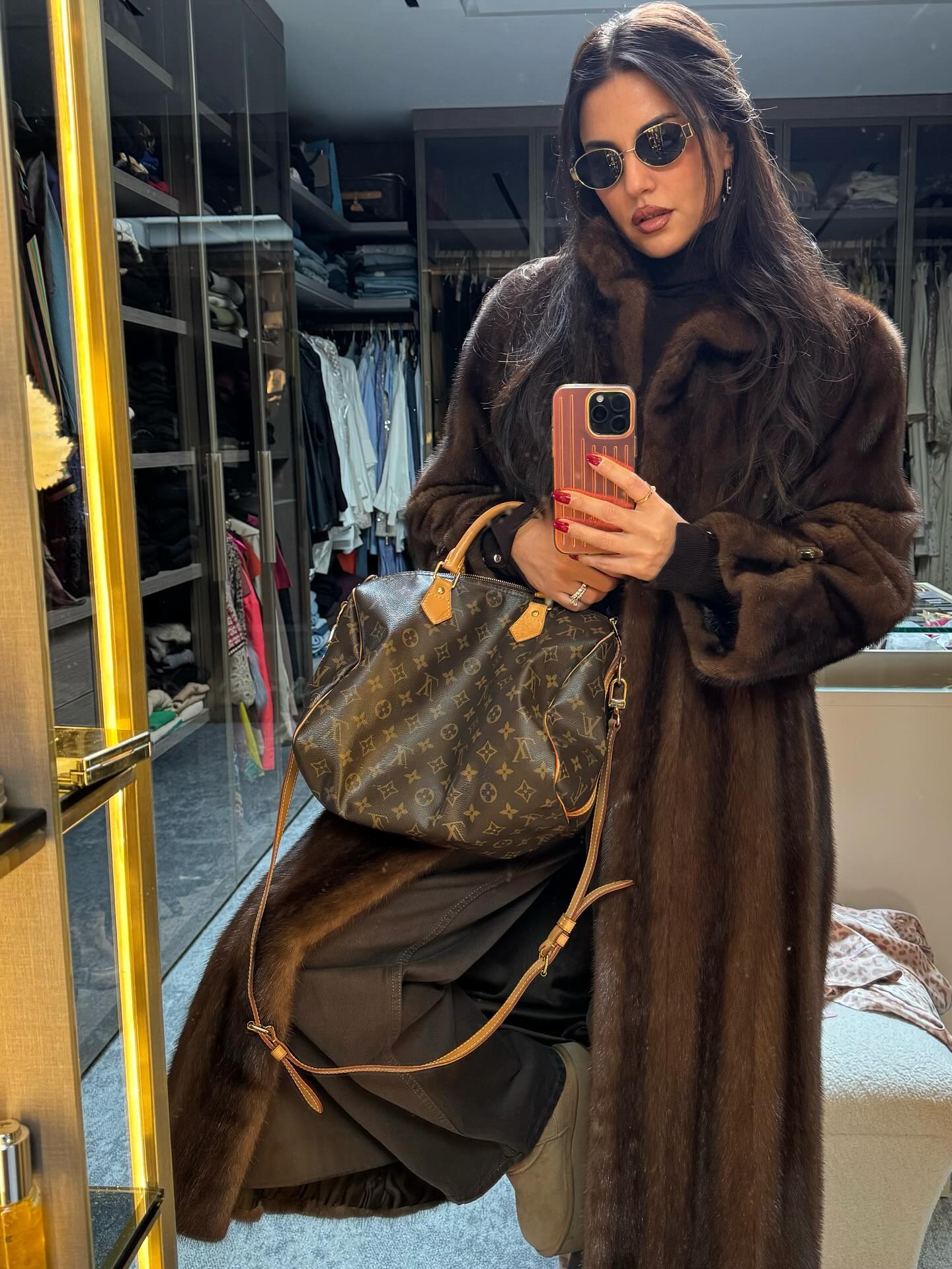 درّة زرّوق بأناقة البنيّ (إنستغرام)