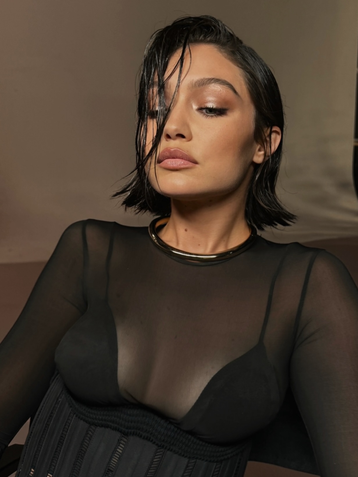 جيجي حديد بتسريحة Mini Bob (إنستغرام)