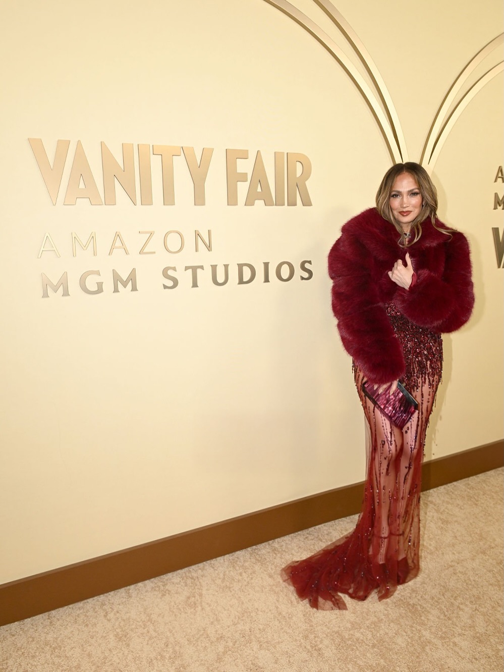 البرغندي لون الفخامة في المناسبات الكبيرة (إنستغرام)