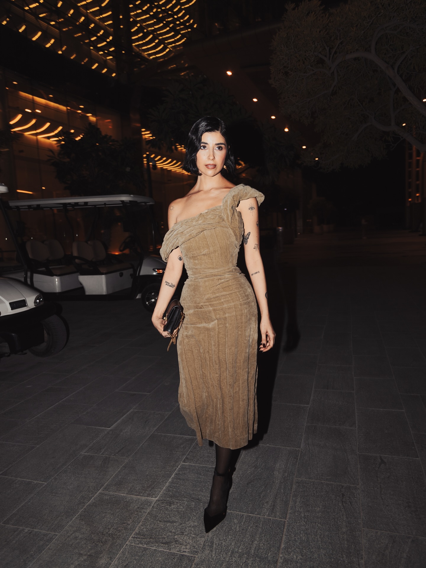 زينة مكّي بإطلالتها الأنيقة (إنستغرام)