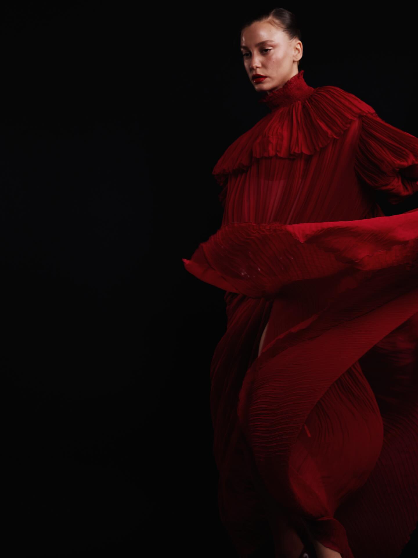 سيريناي ساريكايا باتت اسماً ثابتاً في مشهد الموضة العالمي (إنستغرام)