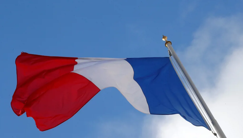 ترحيب فرنسي بمشروع قانون الفجوة المالية: خطوة أساسية على طريق استعادة الثقة بالنظام المصرفي