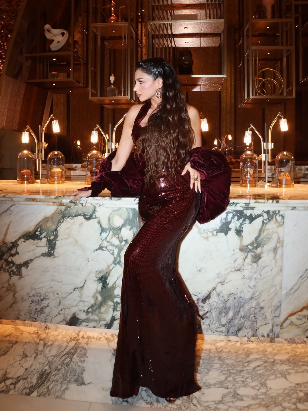 رنين مطر بتصميم كلوي بعيني (إنستغرام) 