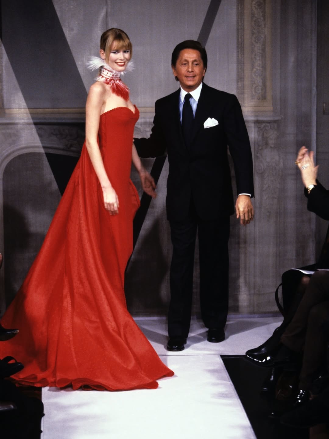 كلوديا شيفر مع فالنتينو (إنستغرام)