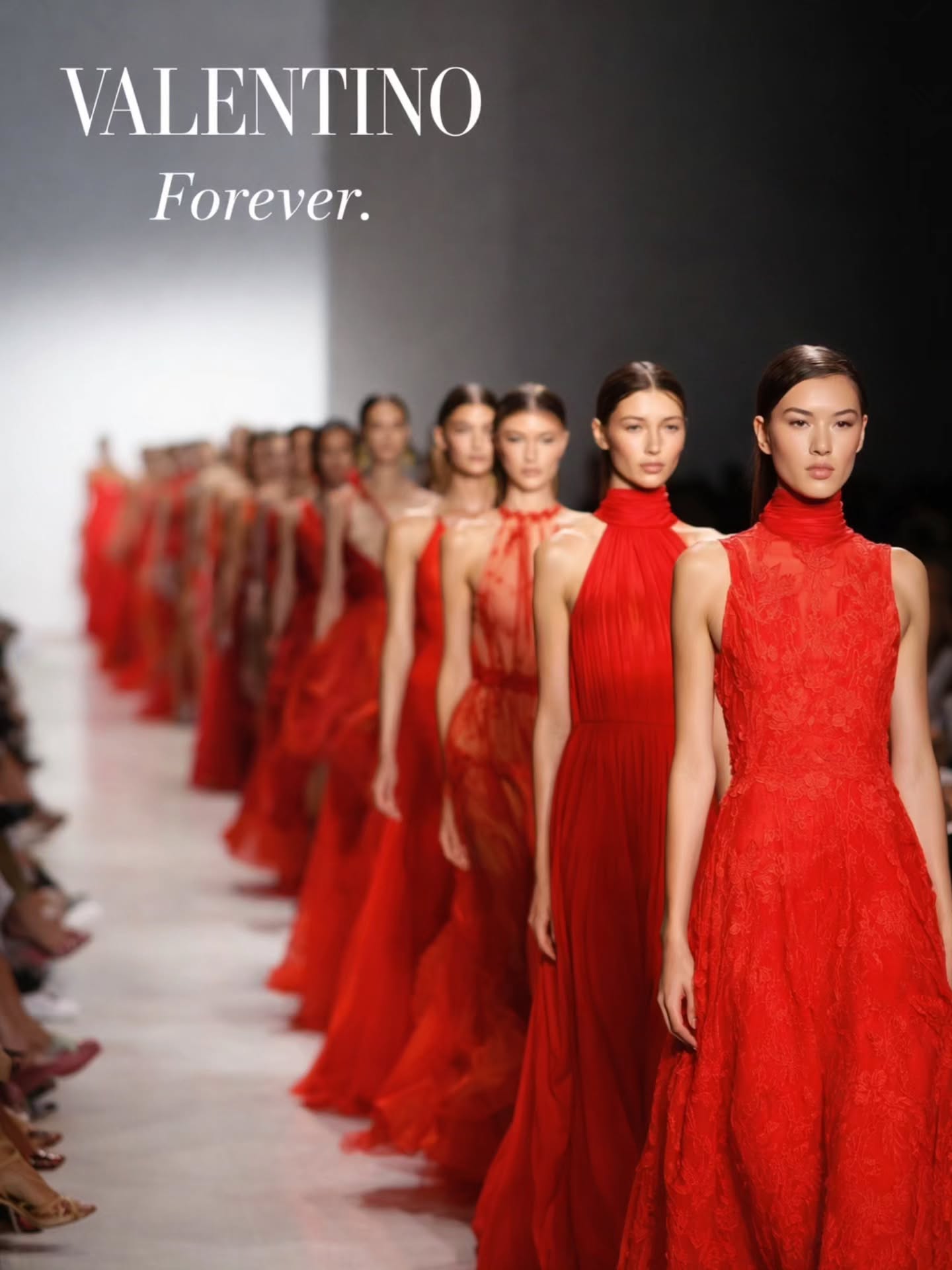 الأحمر الأيقوني لدار فالنتينو (إنستغرام)