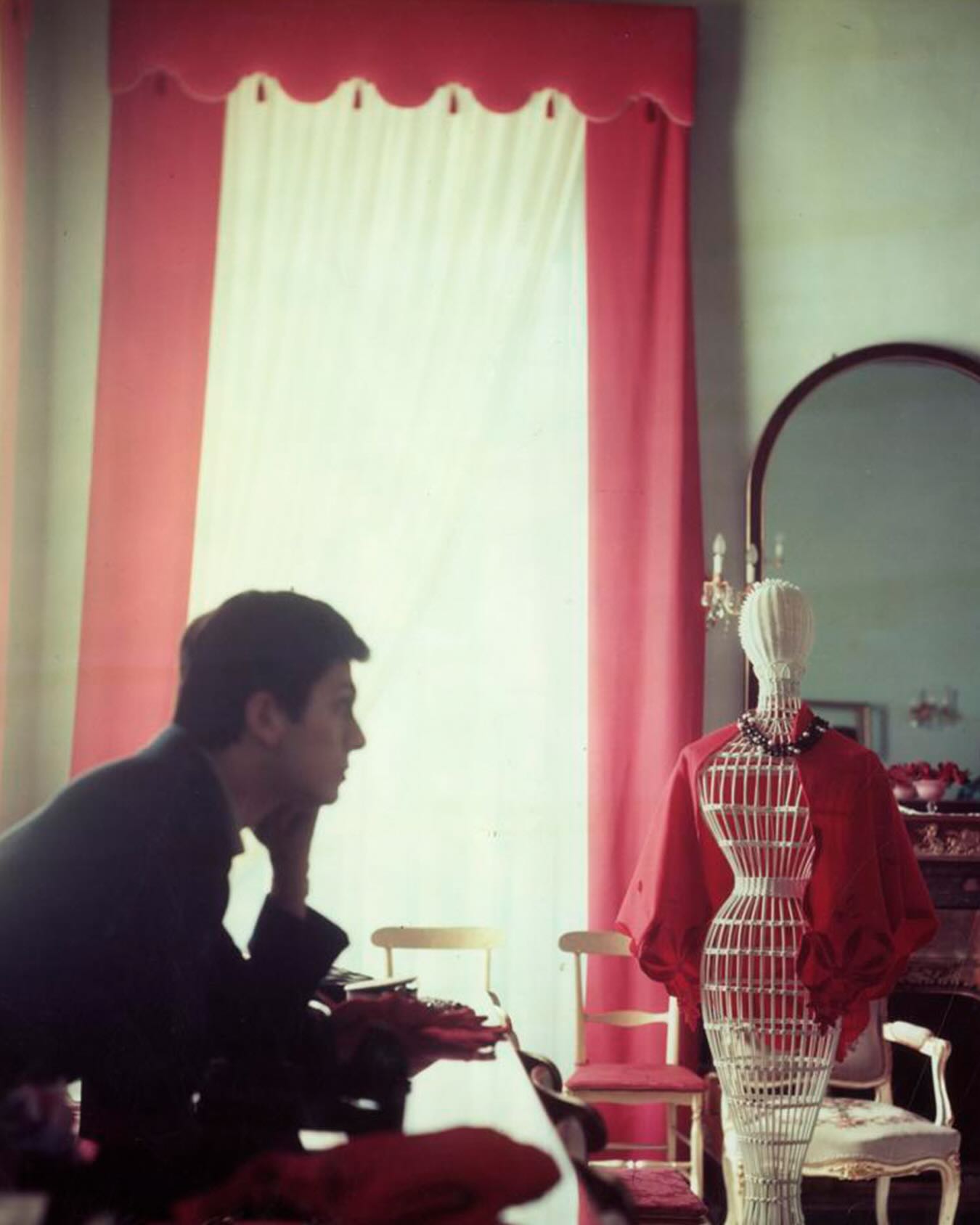 فالنتينو في لحظة تأمل (إنستغرام)