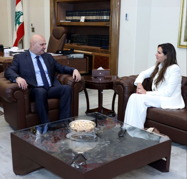 ندى معوّض والرئيس اللبناني جوزف عون (إكس).