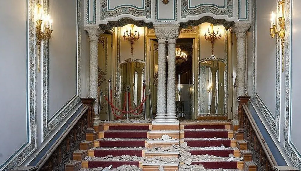 أضرار بمجمّع قصر سعد آباد التاريخي إثر غارات على طهران