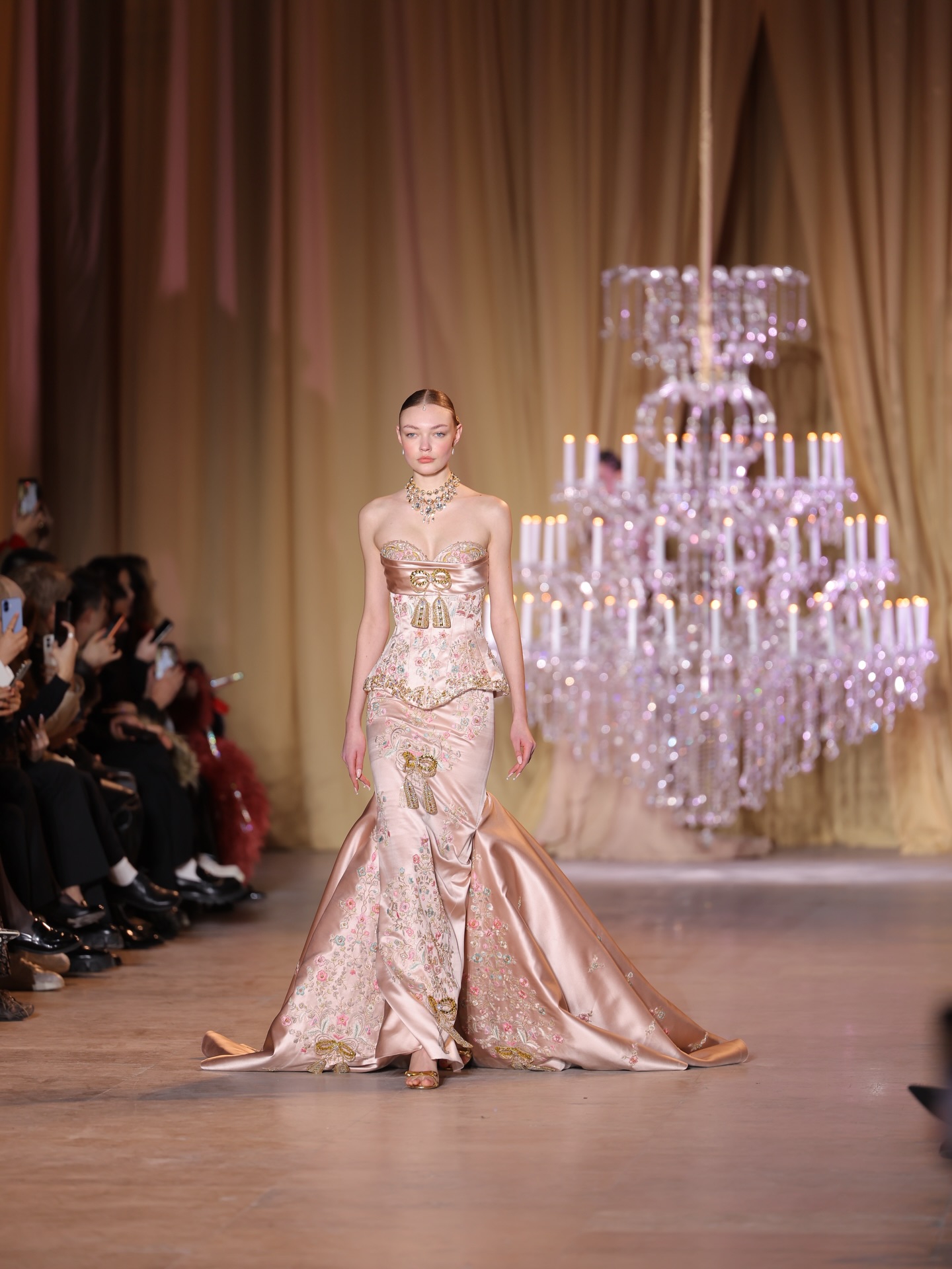 من مجموعة زهير مراد للخياطة الراقية لربيع وصيف 2026 (تصوير باتريك صوايا)