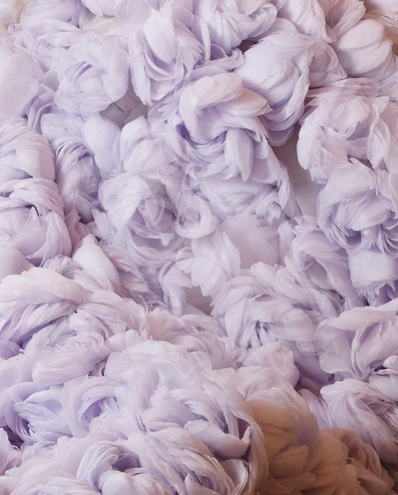 أزهار مشغولة يدوياً بتأثير ثلاثي الأبعاد (إنستغرام)