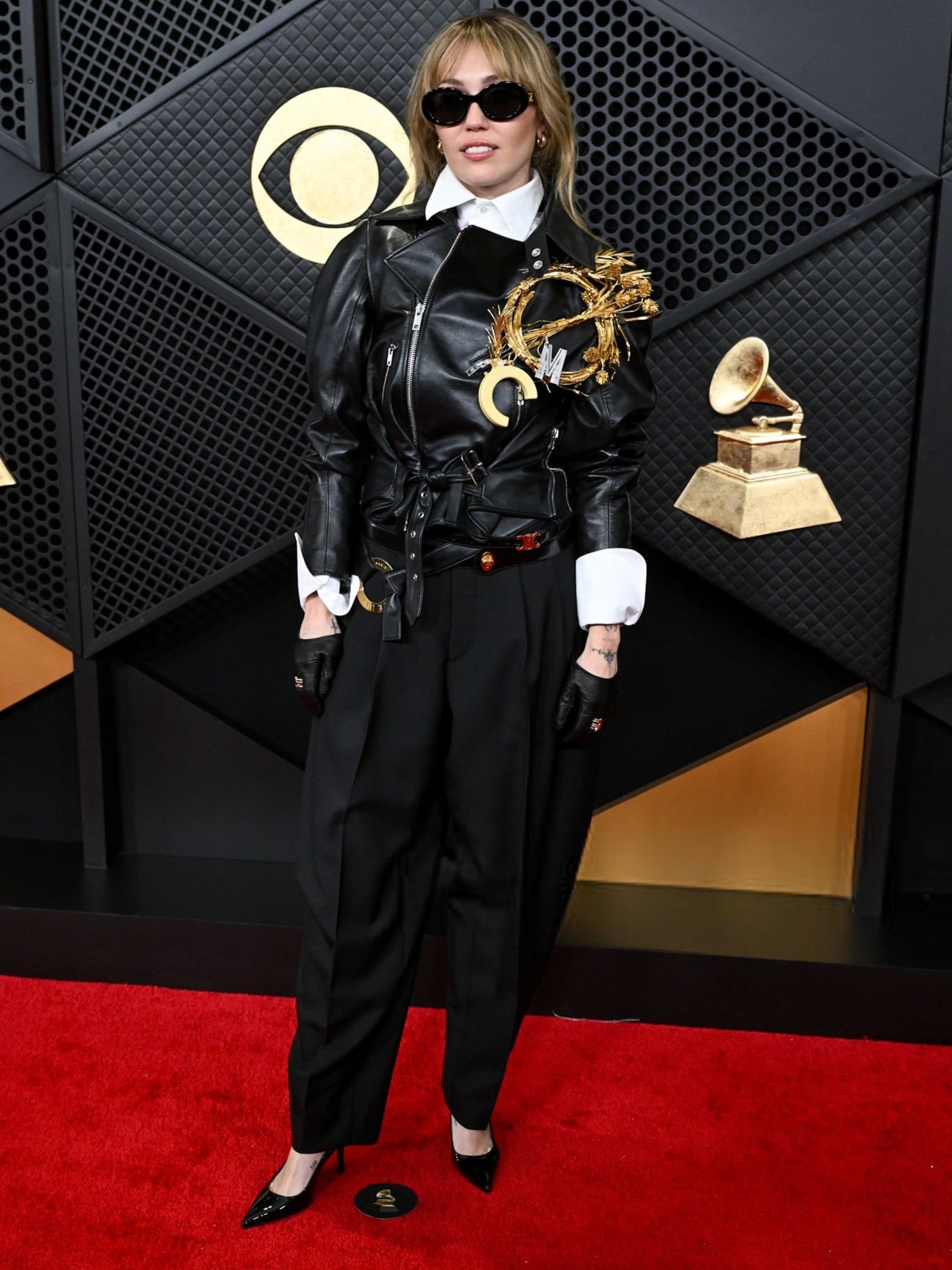 مايلي سايرس بتصميم فالدرين سيلين (إنستغرام)