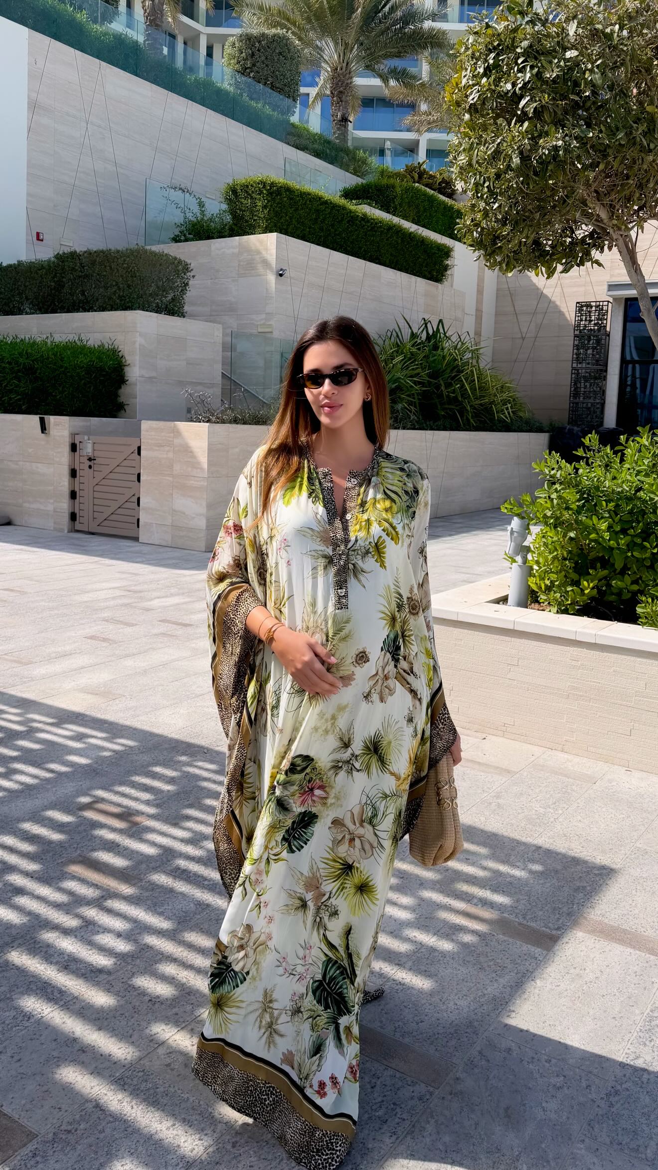  زين قطامي بإطلالة القفطان للمرأة الحامل من إيلي صعب (إنستغرام)