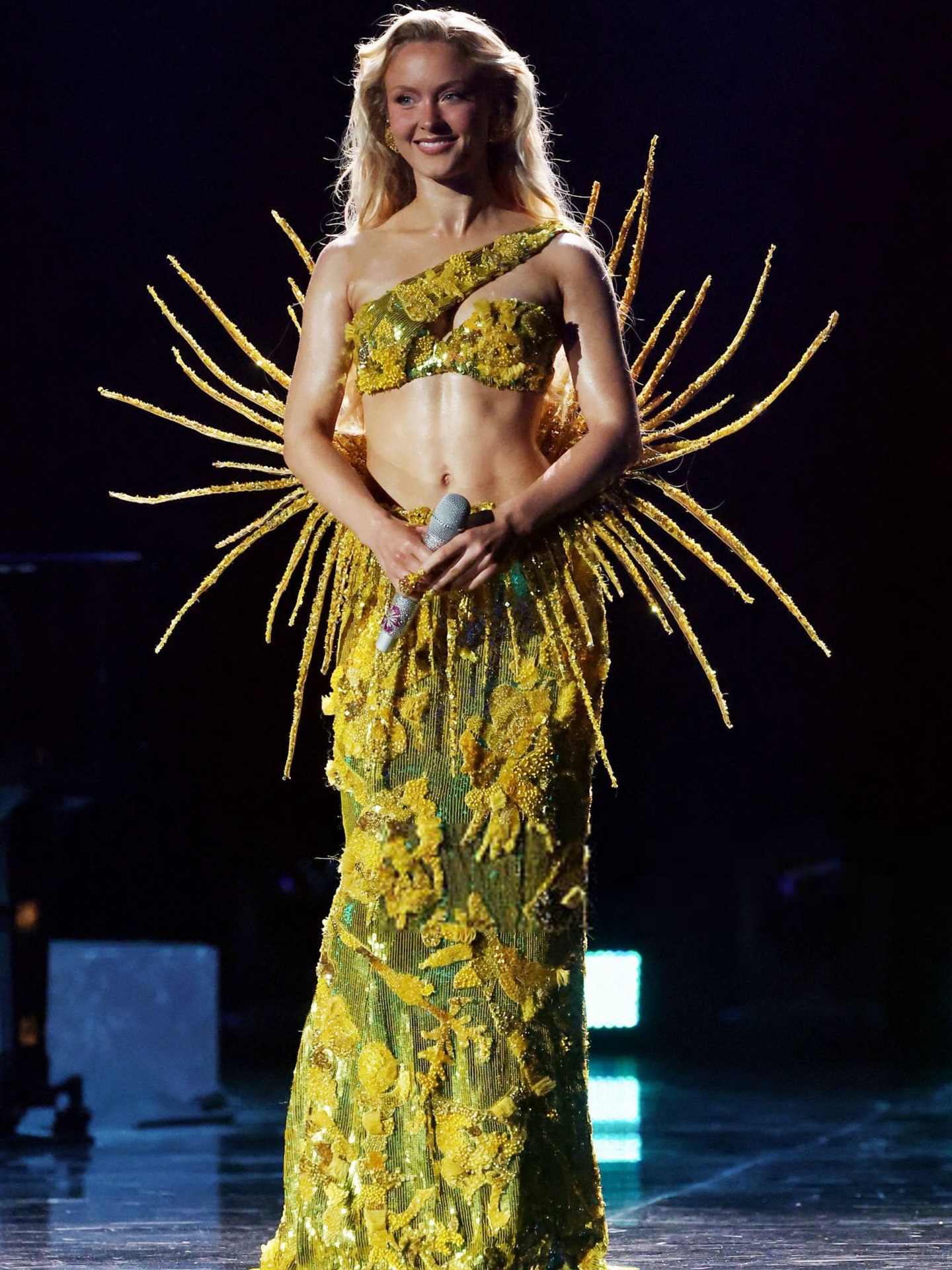 زارا لارسون بتصميم جيرمانييه (إنستغرام)