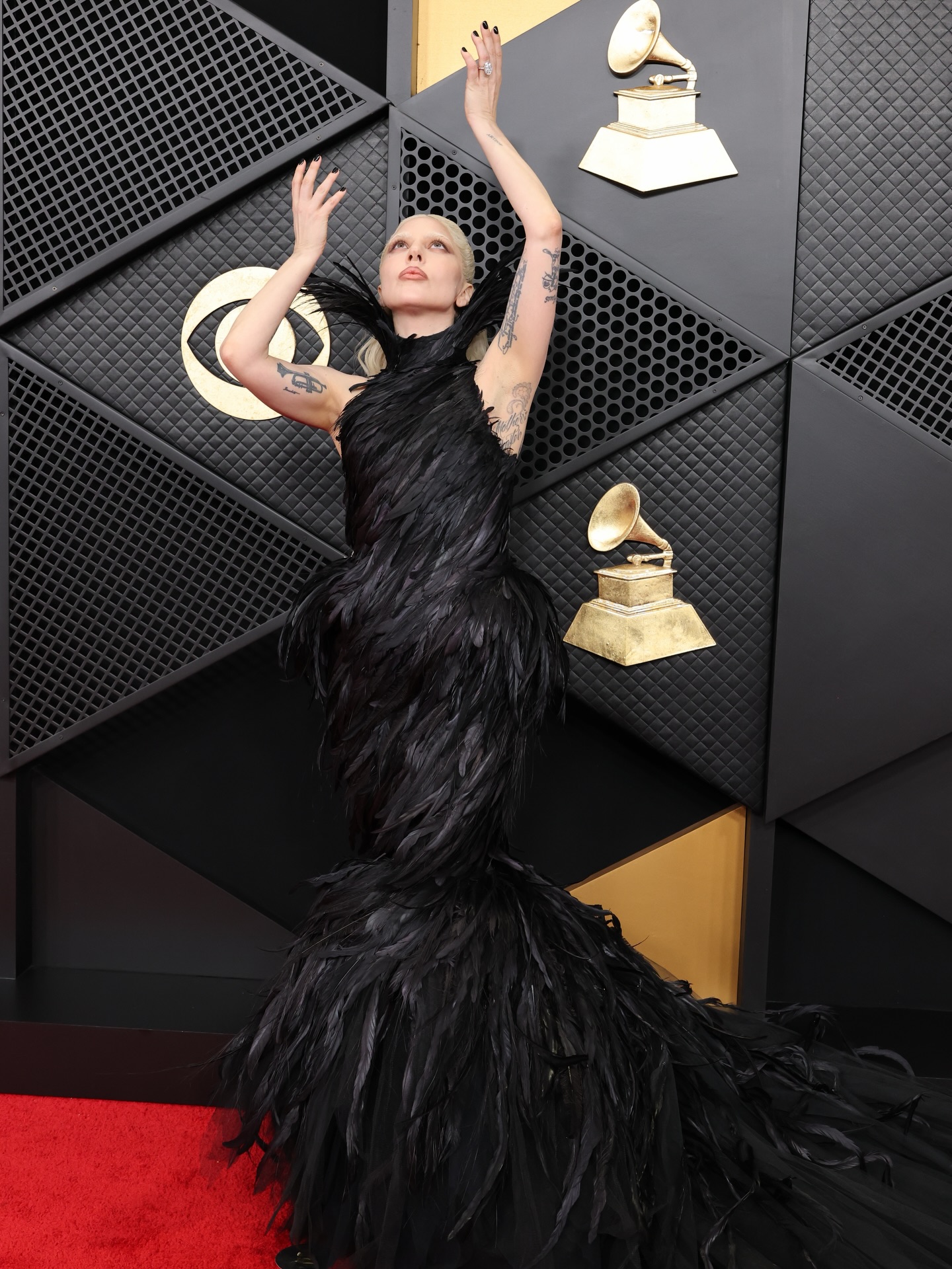 ليدي غاغا بتصميم Matières Fécales (إنستغرام)