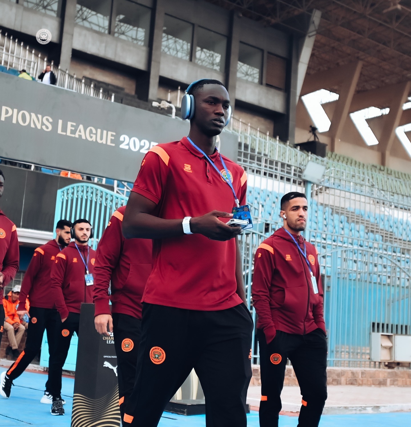 وصول لاعبي نهضة بركان المغربي إلى ملعب 30 يونيو. (فيسبوك)