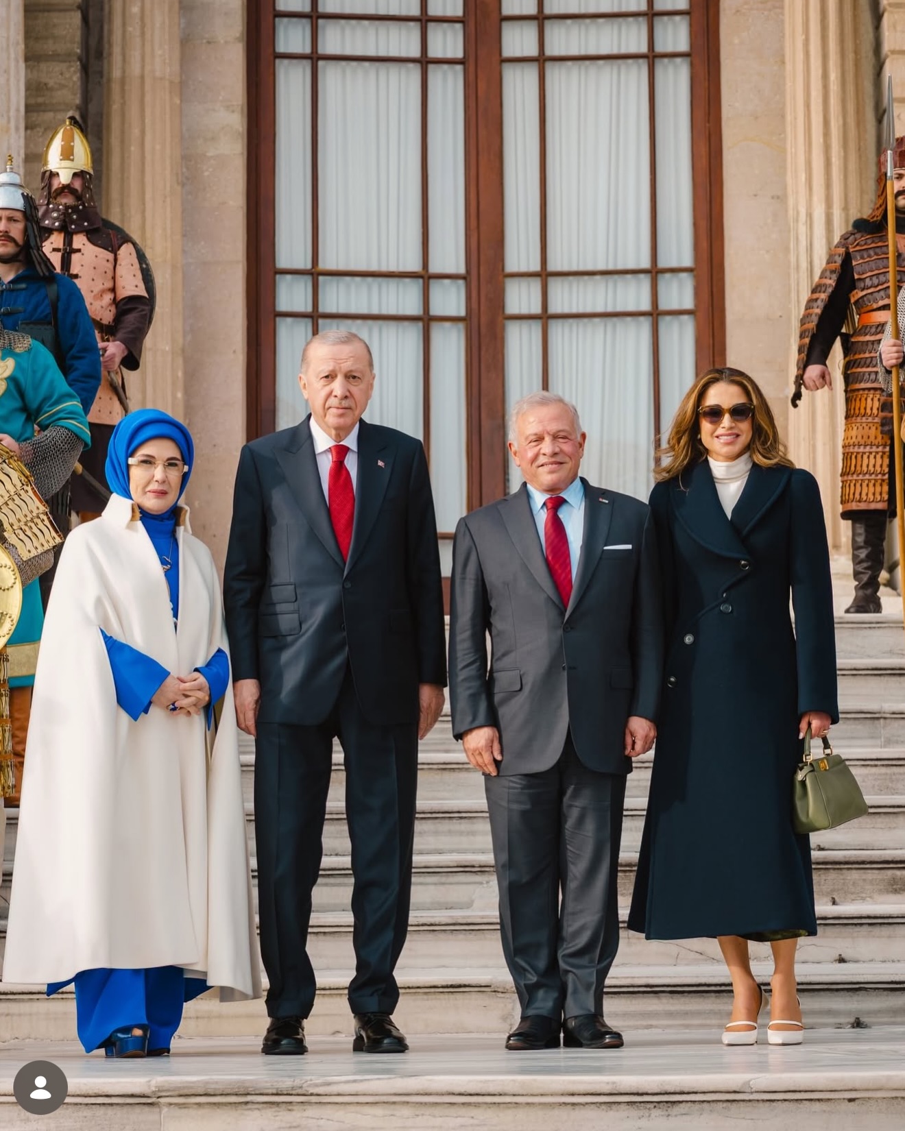 صورة تذكارية تجمع الملكة رانيا والملك عبد الله الثاني مع الرئيس رجب طيب أردوغان وزوجته أمينة أردوغان (إنستغرام)