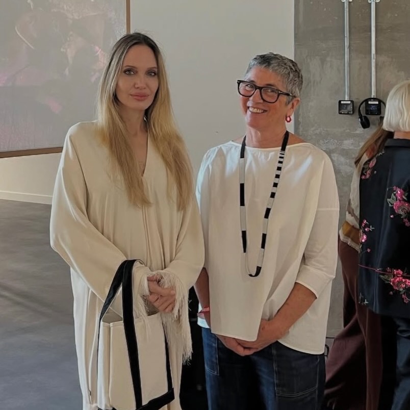 أنجيلينا جولي تزور معض آرت بازل قطر في الدوحة (انستغرام)