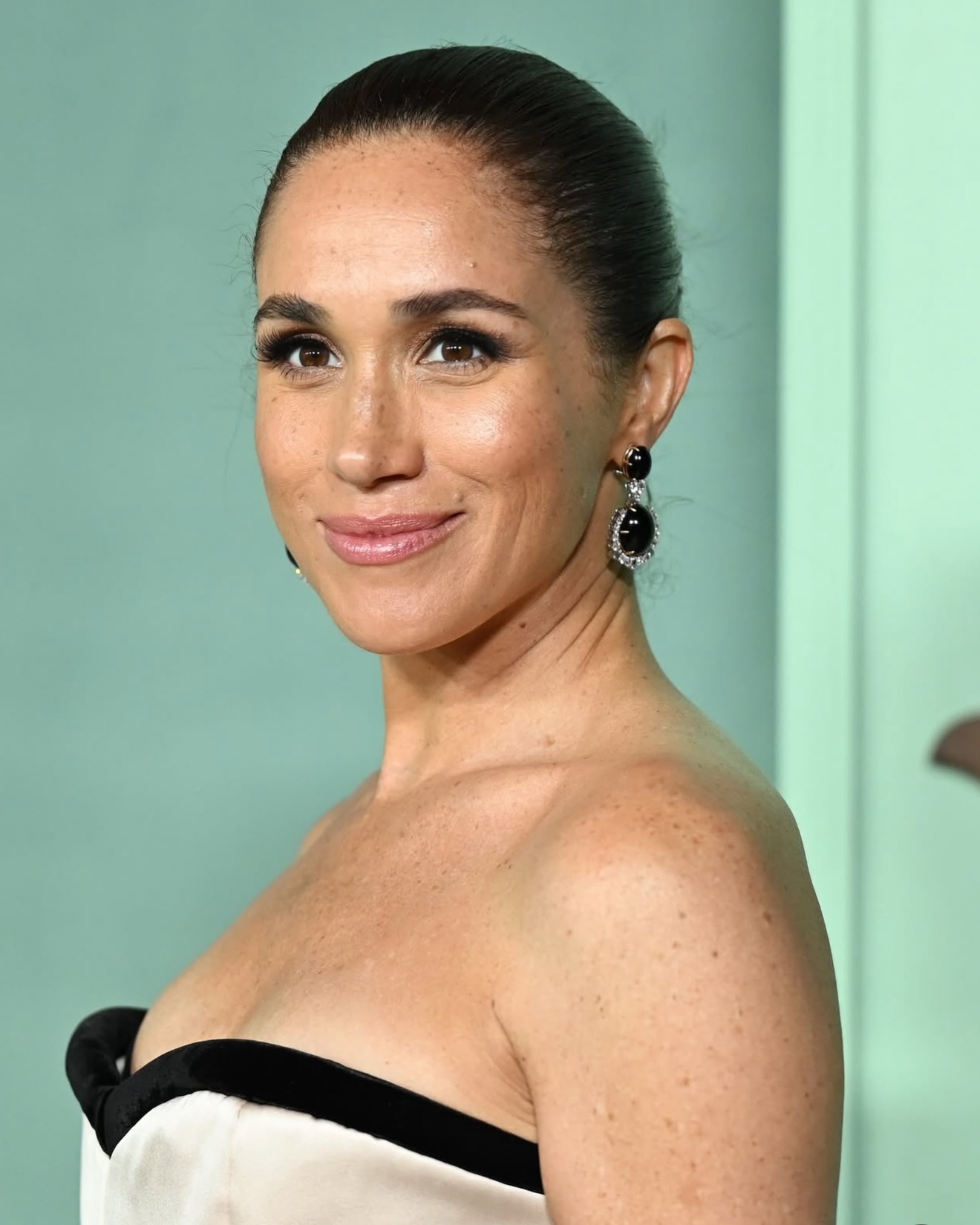 ميغان ماركل بأناقتها الملكيّة (إنستغرام)