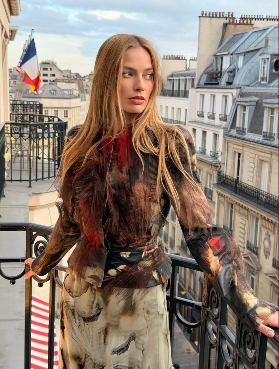 مارغو بتصميم ميزون مارجيلا (إنستغرام)