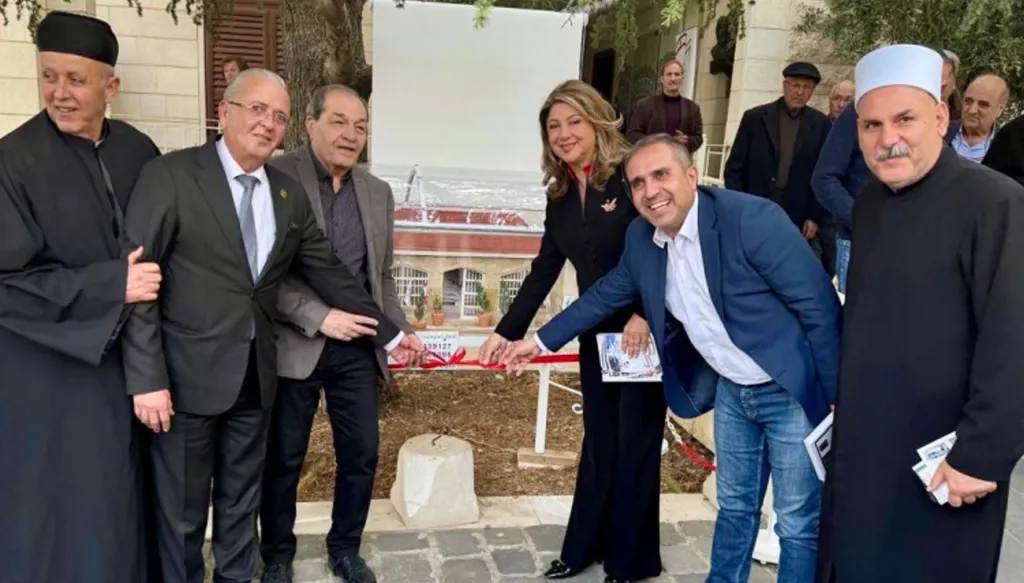"روّاد من بلاد الأرز" أكبر كتاب في العالم... هل يدخل غينيس؟