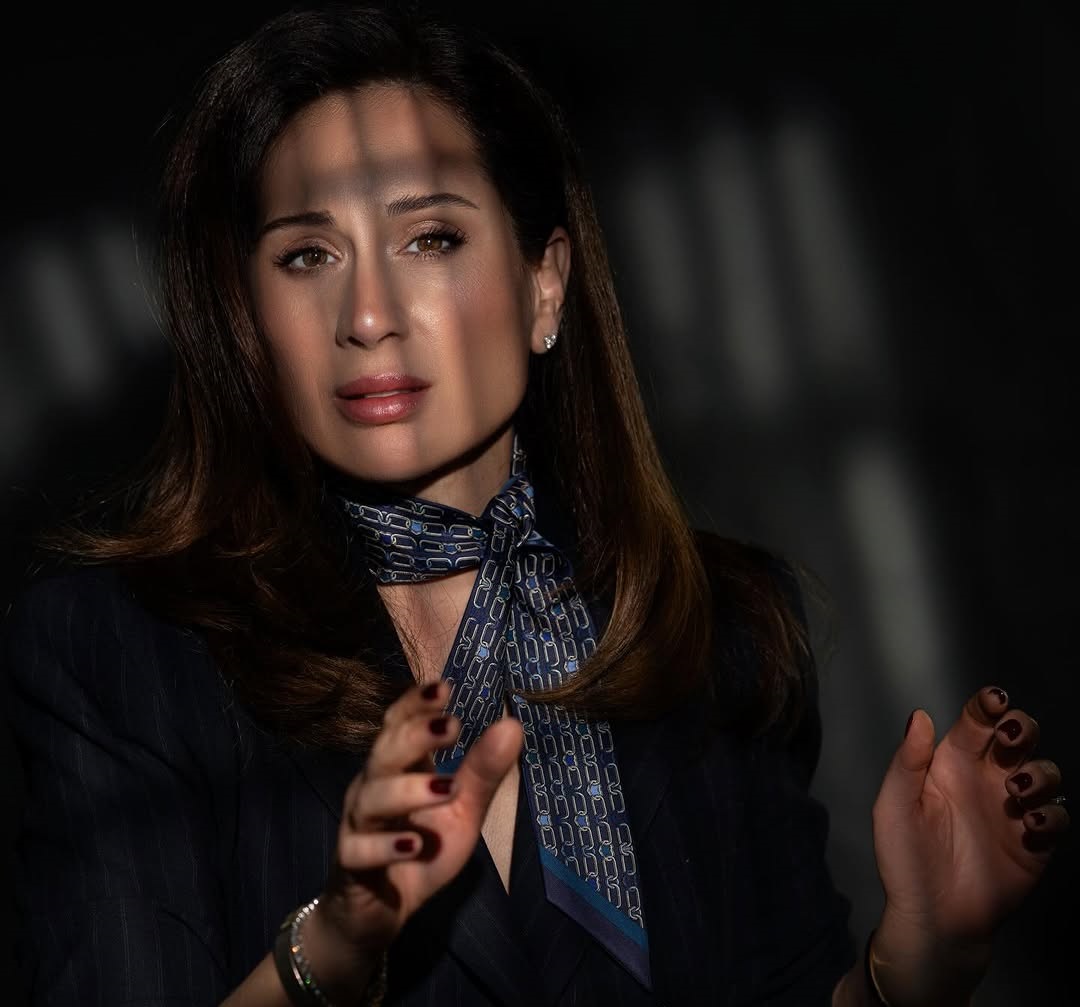 إطلالة كارين رزق الله في مسلسل المحافظة 15 (انستغرام)