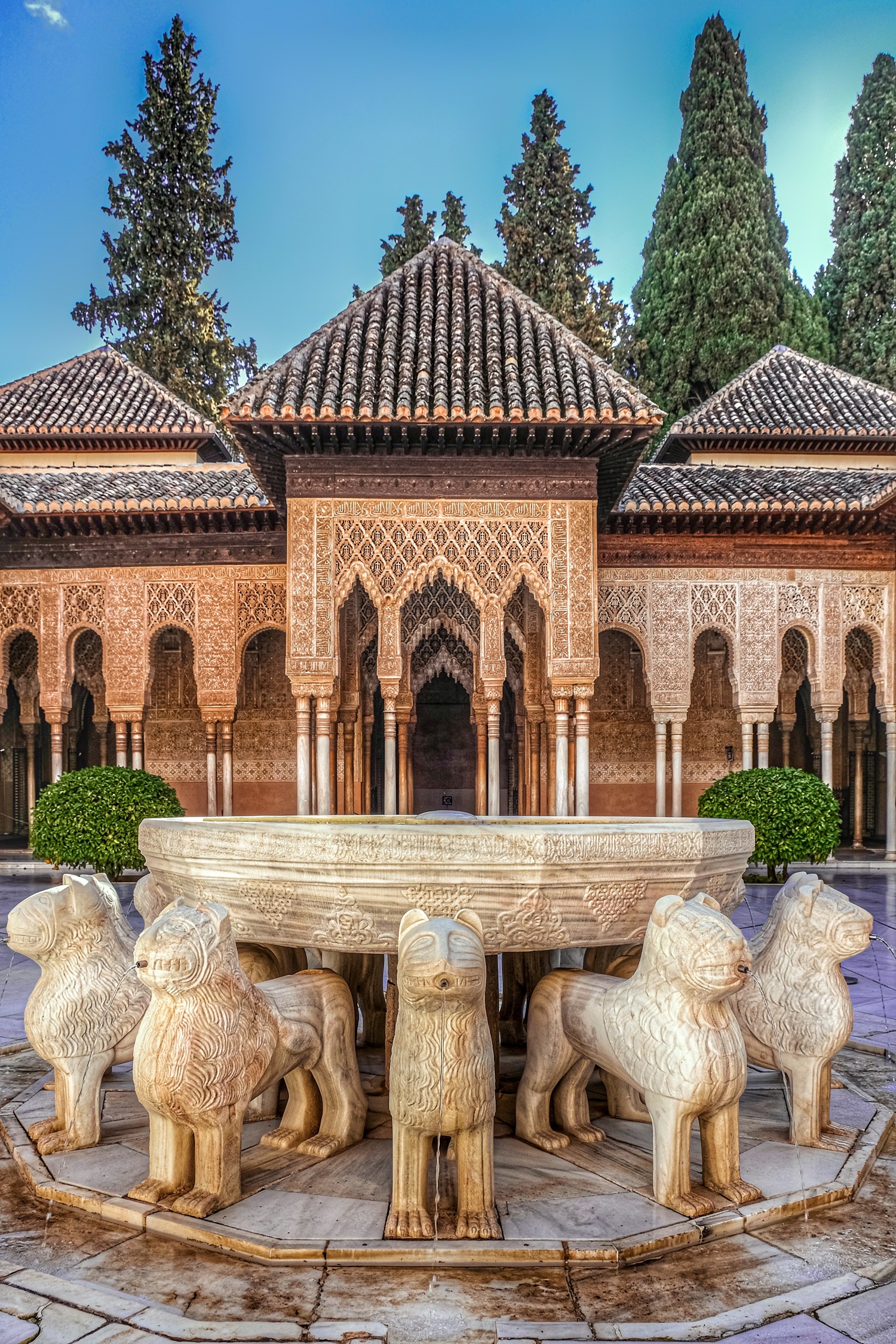 بهو السباع في قصر الحمراء، غرناطة.