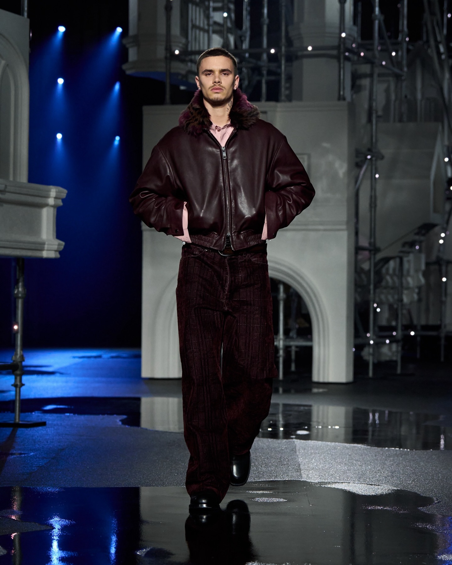 من عرض أزياء Burberry ضمن أسبوع الموضة في لندن (إنستغرام)