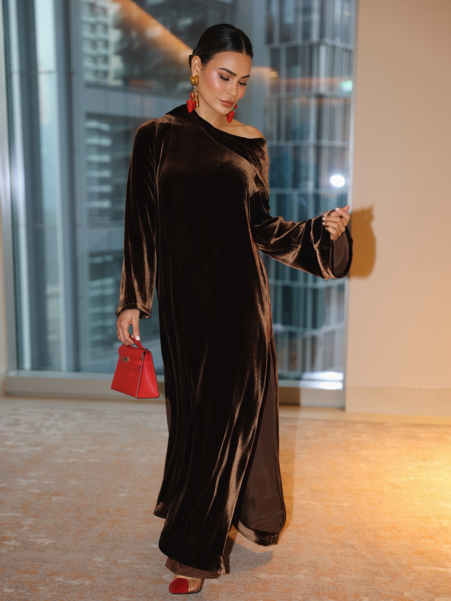 مريم الأبيض بتسريحة شينيون مصقولة (إنستغرام)