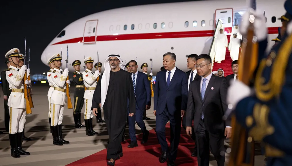 ولي عهد أبوظبي يبدأ زيارة رسمية إلى الصين لبحث توسيع التعاون الاقتصادي