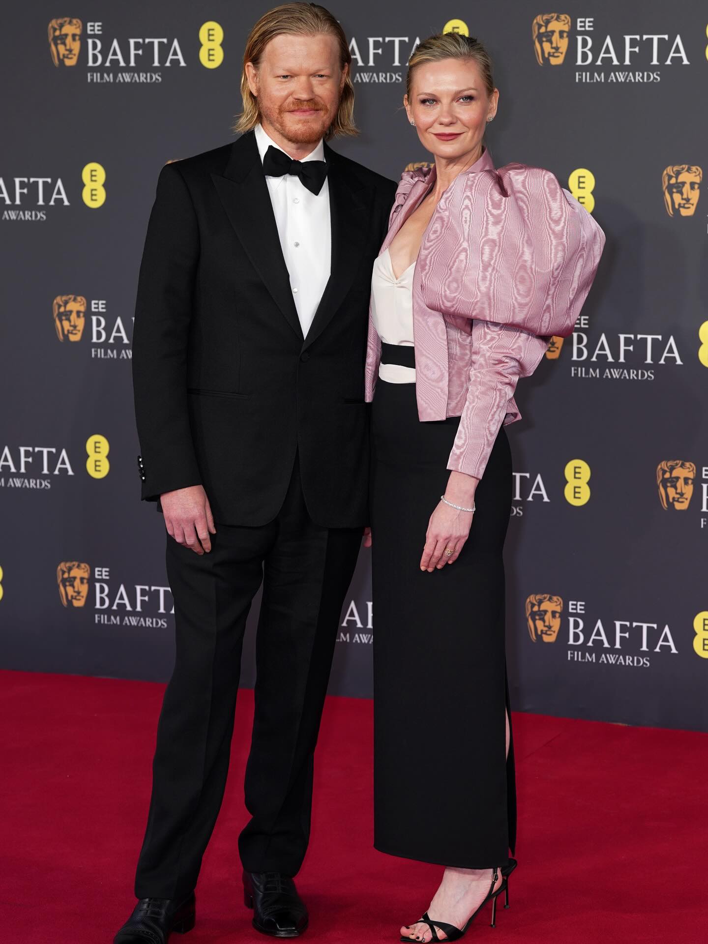 كريستن دانست وزوجها جيسي بليمونز في حفل بافتا 2026 (إنستغرام)