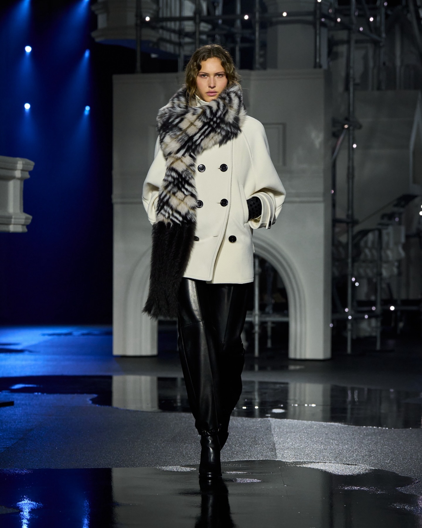 من عرض أزياء Burberry ضمن أسبوع الموضة في لندن (إنستغرام)