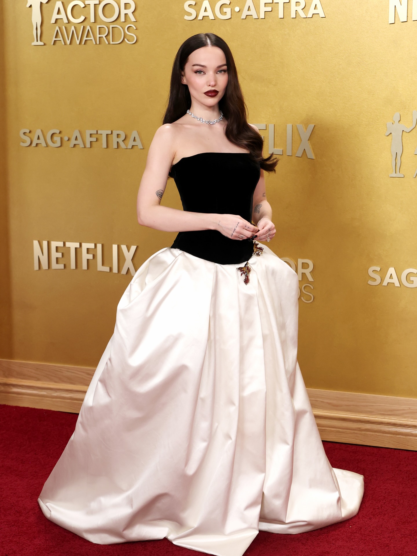 دوف كاميرون بتصميم مونيك لويلييه (إنستغرام)