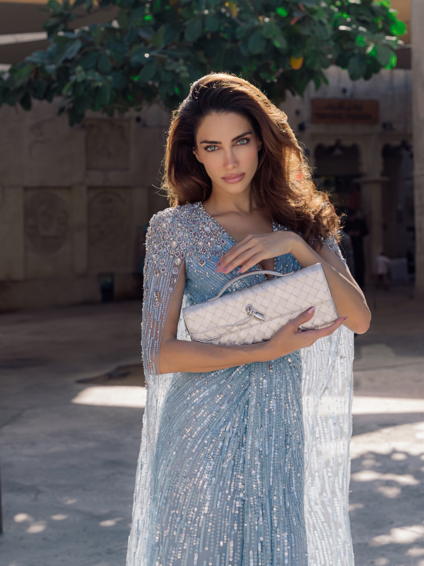 جيسيكا قهواتي بتصميم جيني باكهام (إنستغرام)