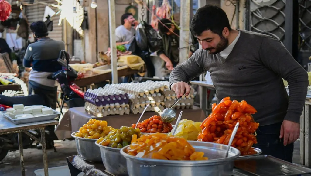 سهرات "النوفرة" ورقصة "المولوية"... عادات سورية في رمضان