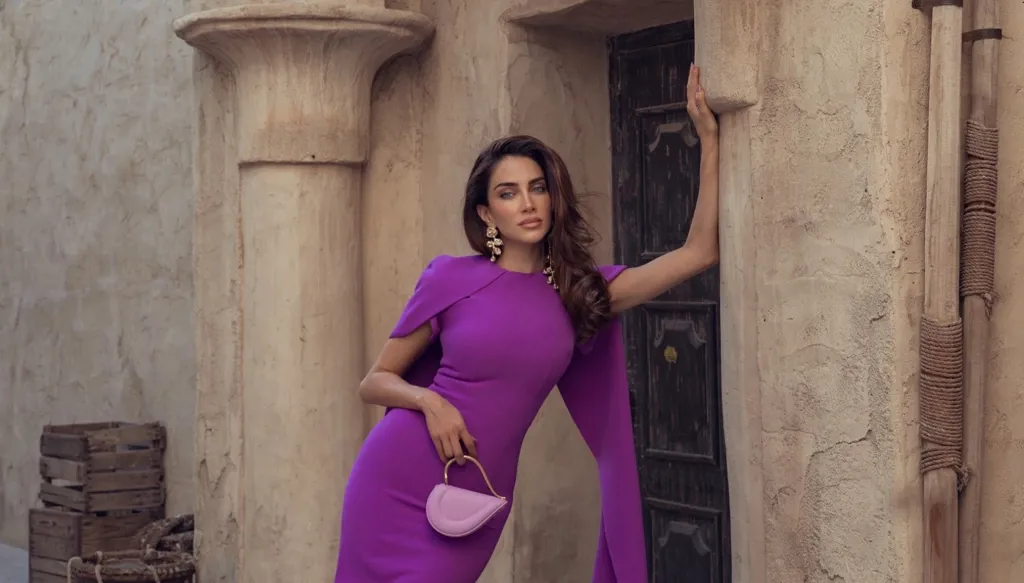 3 إطلالات رمضانيّة راقية بفساتين كاب تألّقت بها جيسيكا قهواتي