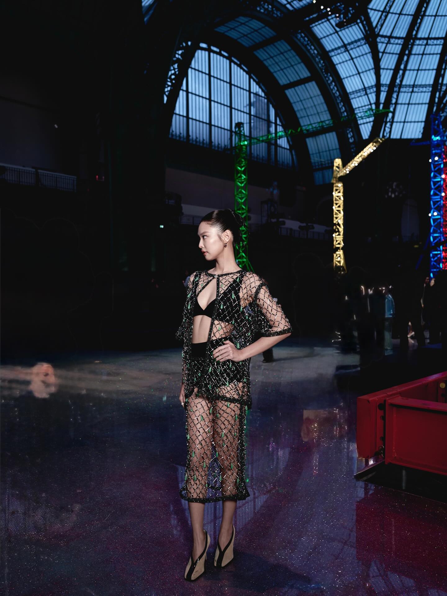 جيني بعرض شانيل في باريس 2026 (إنستغرام)