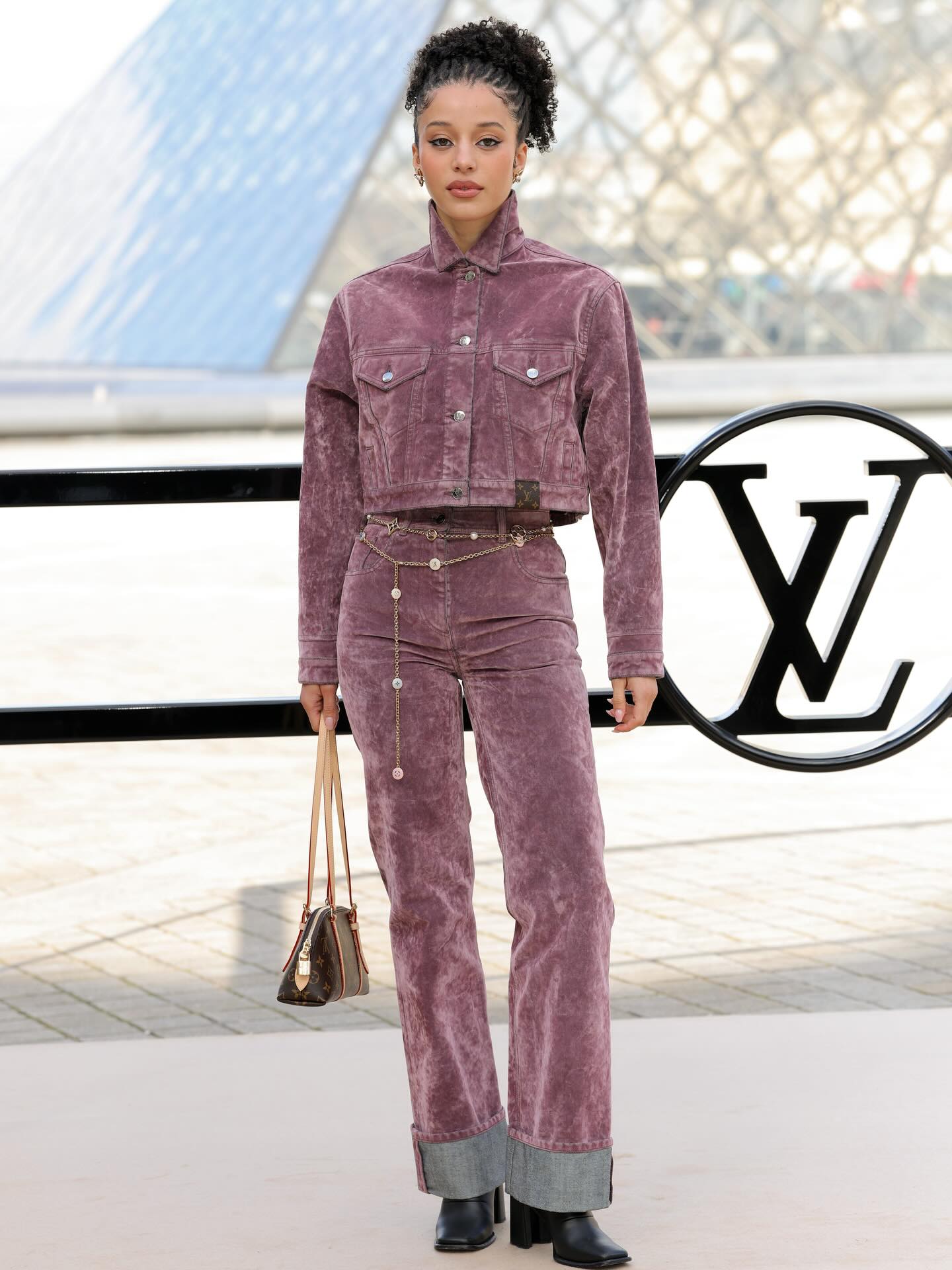 تشايس إنفينيتي في عرض لويس فويتون لخريف وشتاء 2026/2027 (إنستغرام)