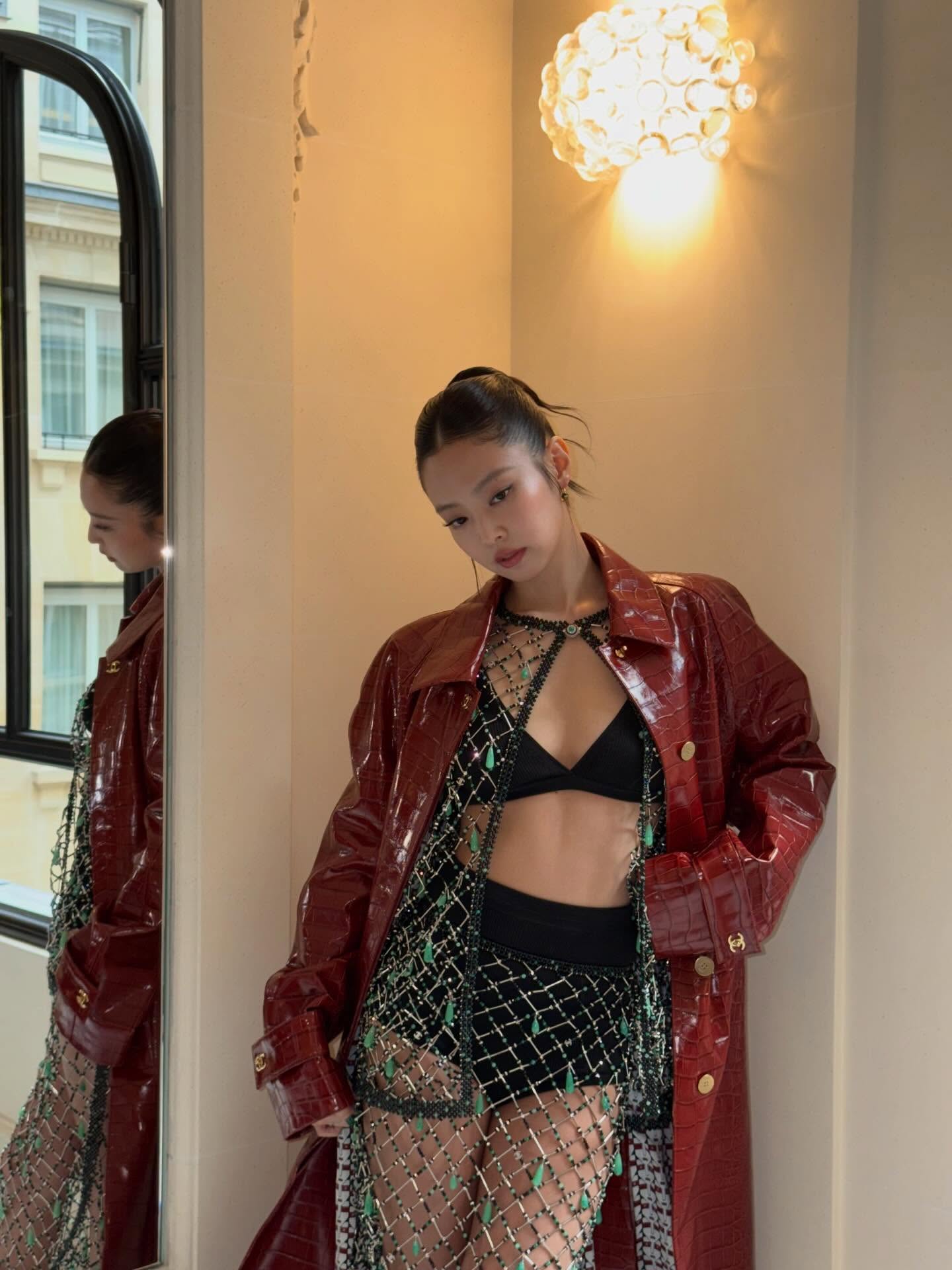 جيني بعرض شانيل في باريس 2026 (إنستغرام)