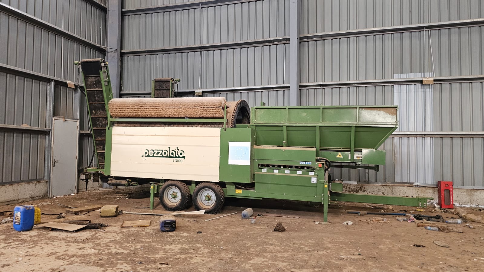 معدات مهملة.