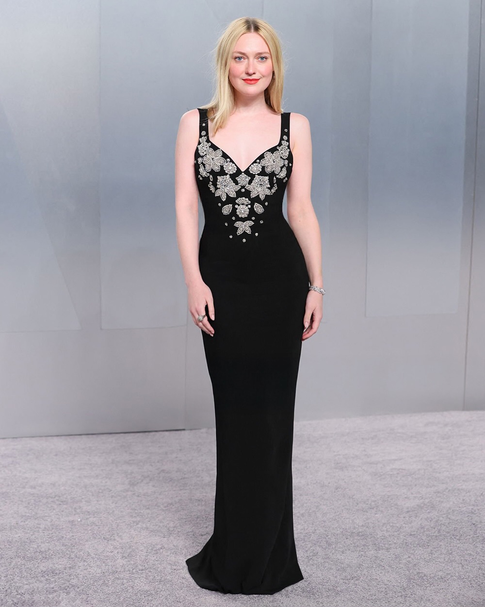 داكوتا فانينغ بتصميم زهير مراد (إنستغرام)