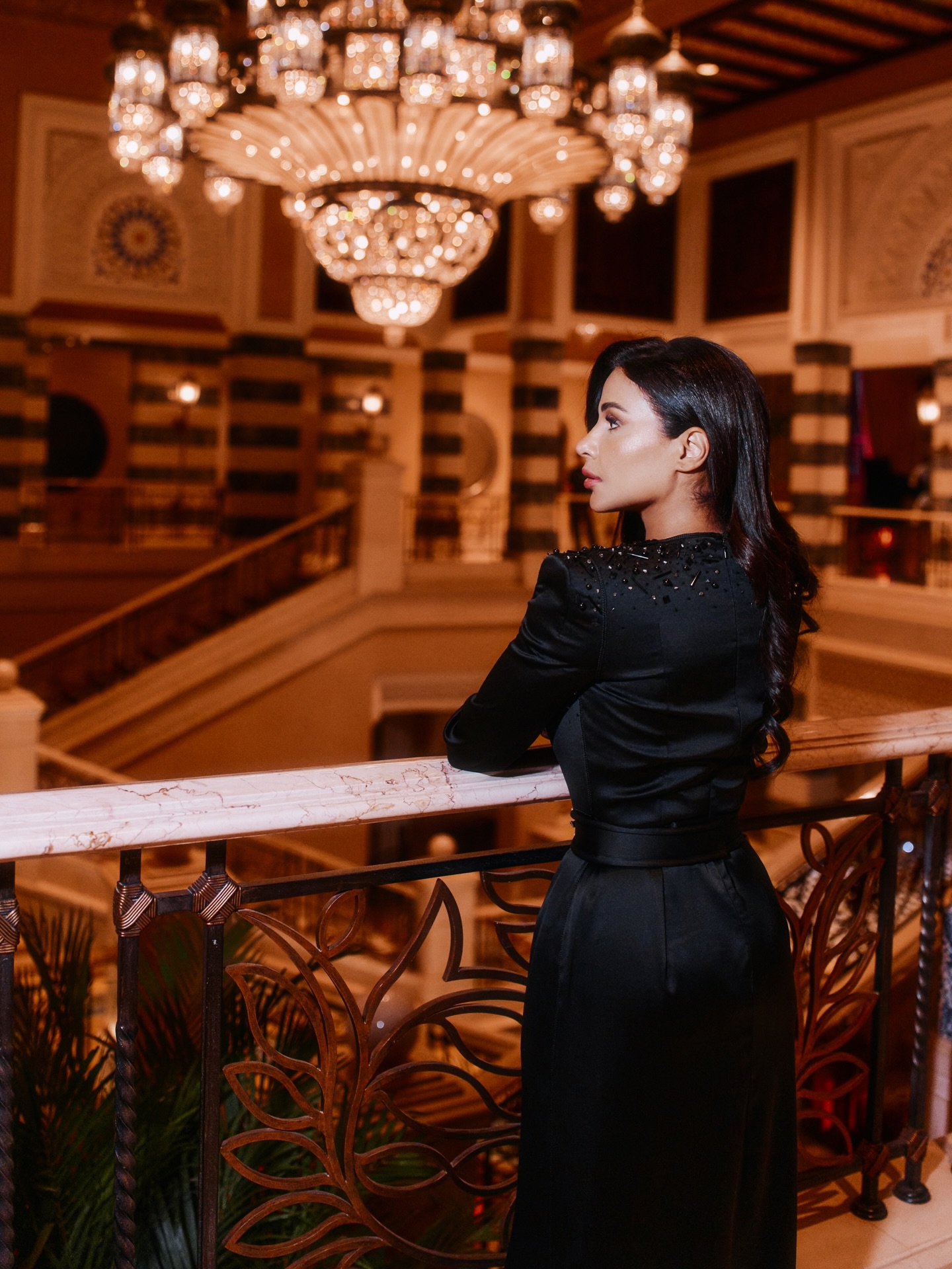 مهيرة عبد العزيز بقفطان أسود من سلمى بنعمر (إنستغرام)