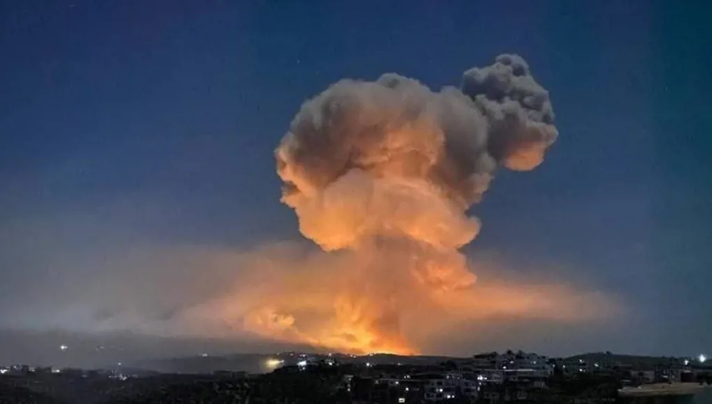 رسائل إسرائيلية تدعو سكان الساحل السوري إلى الابتعاد عن مراكز "المخربين" (صور)