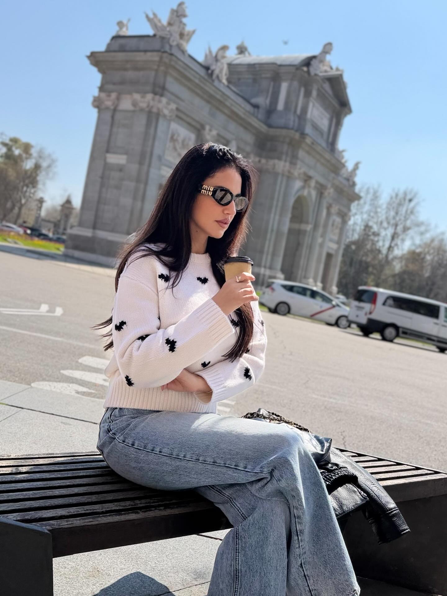 درّة زرّوق بكنزة محبوكة من علامة Berenice (إنستغرام)