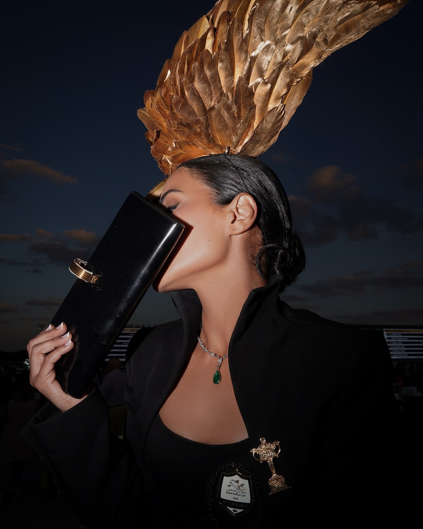 مهيرة عبد العزيز بقبعة الصقر من Maison Virginie وحقيبة سان لوران (إنستغرام)