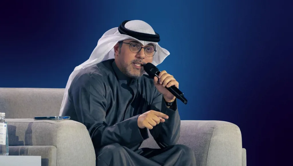 سعود السنعوسي يفوز بجائزة "أفضل رواية" لعام 2025 عن ثلاثية "أسفار مدينة الطين"