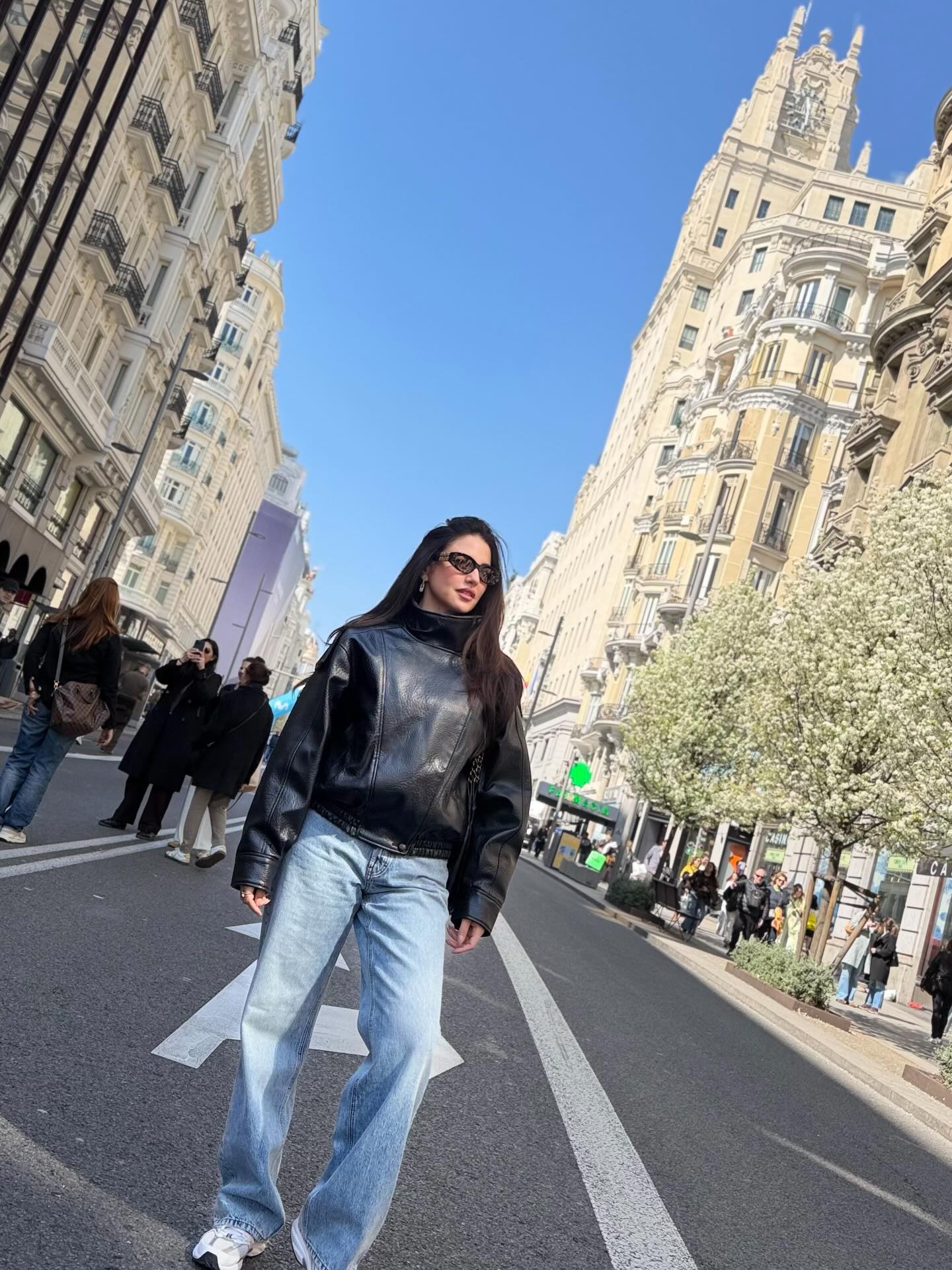 درّة زرّوق بموضة الجلد من Blue Vanilla (إنستغرام)