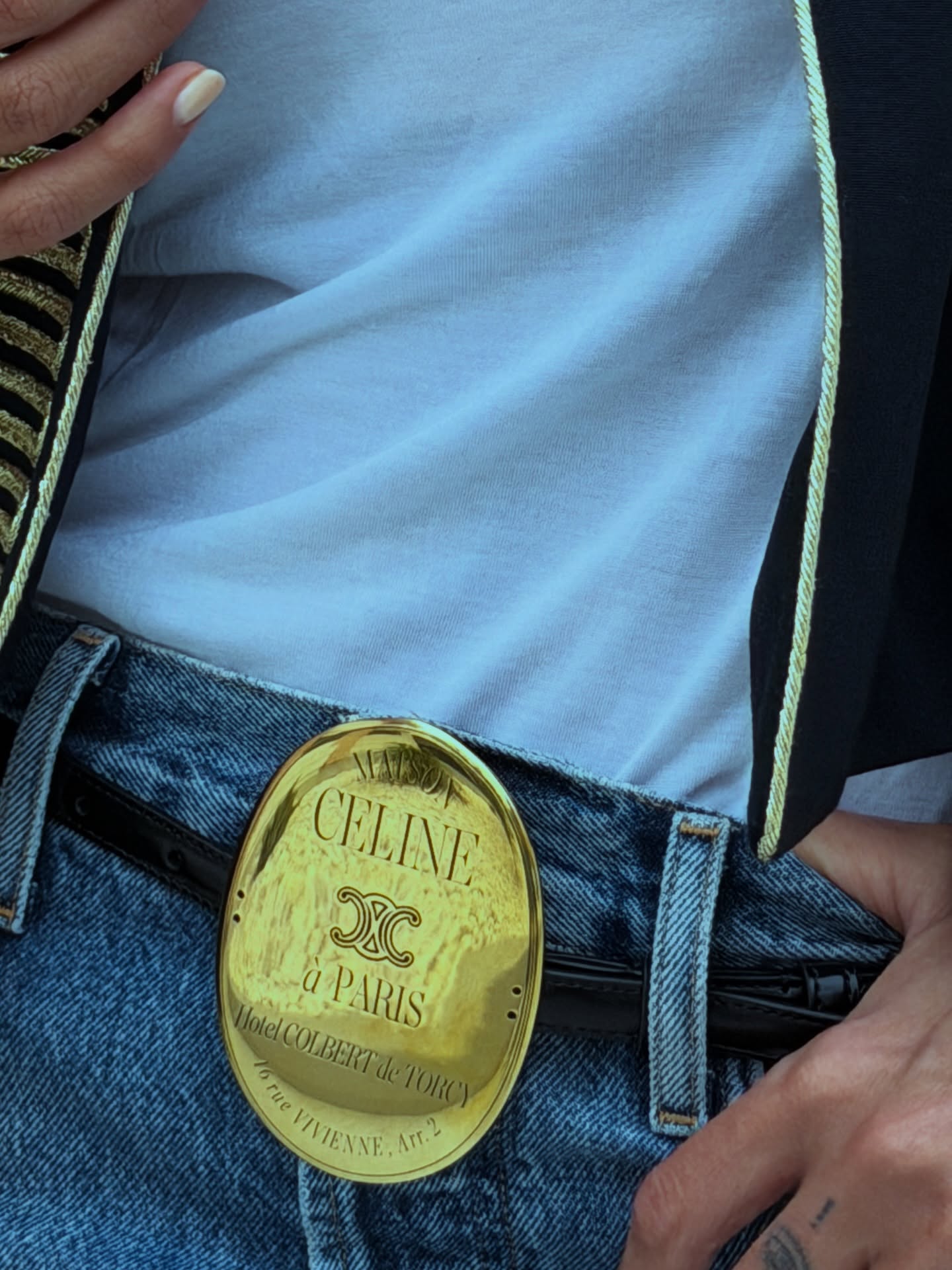 العنود بدر نسّقت إطلالتها مع حزام من سيلين (إنستغرام)