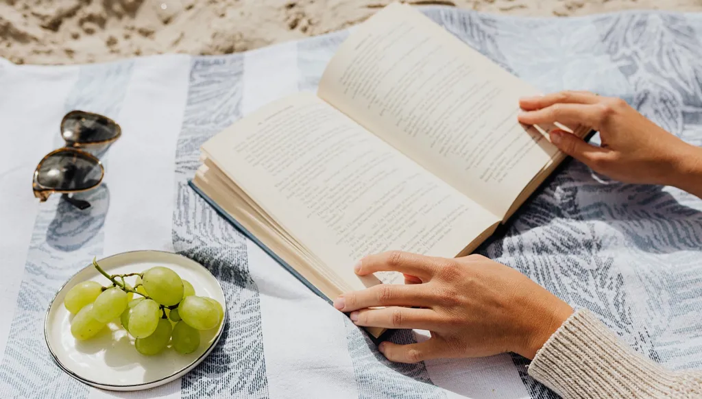5 كتب ننصحك بقراءتها هذا الصيف... روايات عربية وعالمية لا تُفوّت