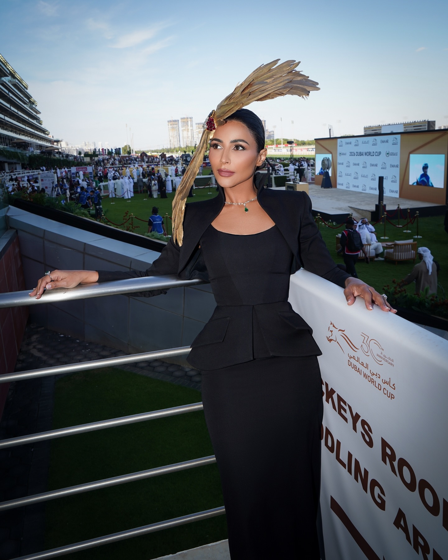 مهيرة عبد العزيز بتسريحة شينيون ومكياج برونزي (إنستغرام)