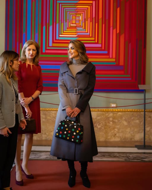 حزام يمكل إطلالة الملكة رانيا (instagram)